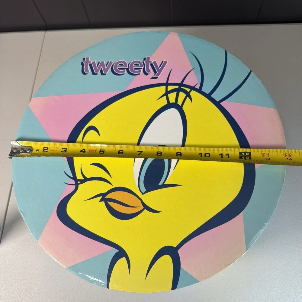 4 Vintage Tweety bird hat box bright and colorful used, good condition Stackable